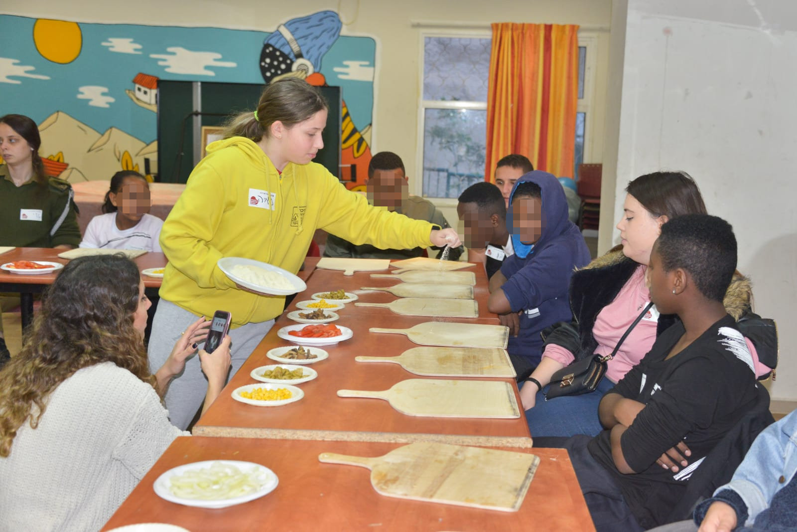 סדנת פיצה במרכז לנוער בסיכון