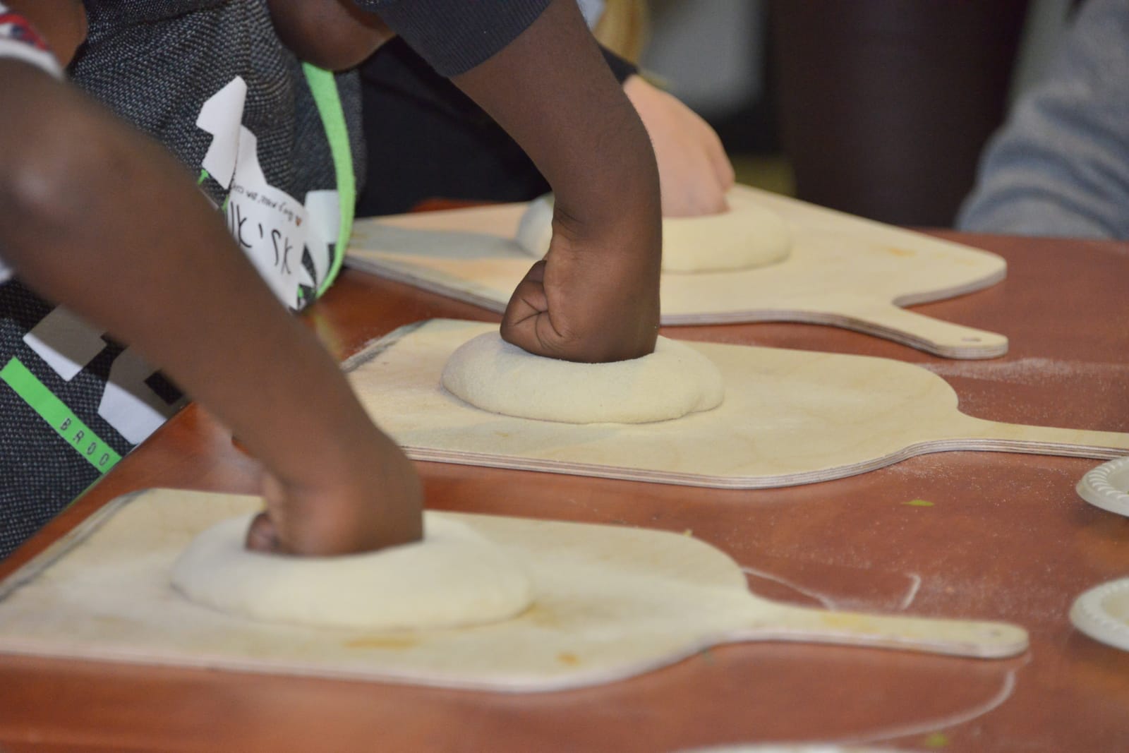 סדנת פיצה במרכז לנוער בסיכון