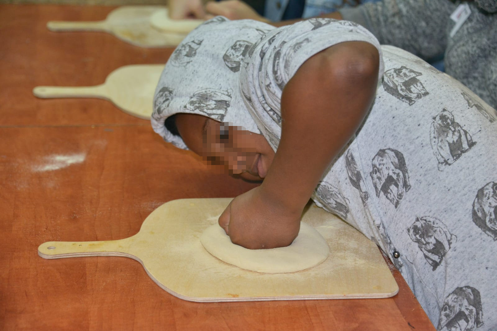 סדנת פיצה במרכז לנוער בסיכון