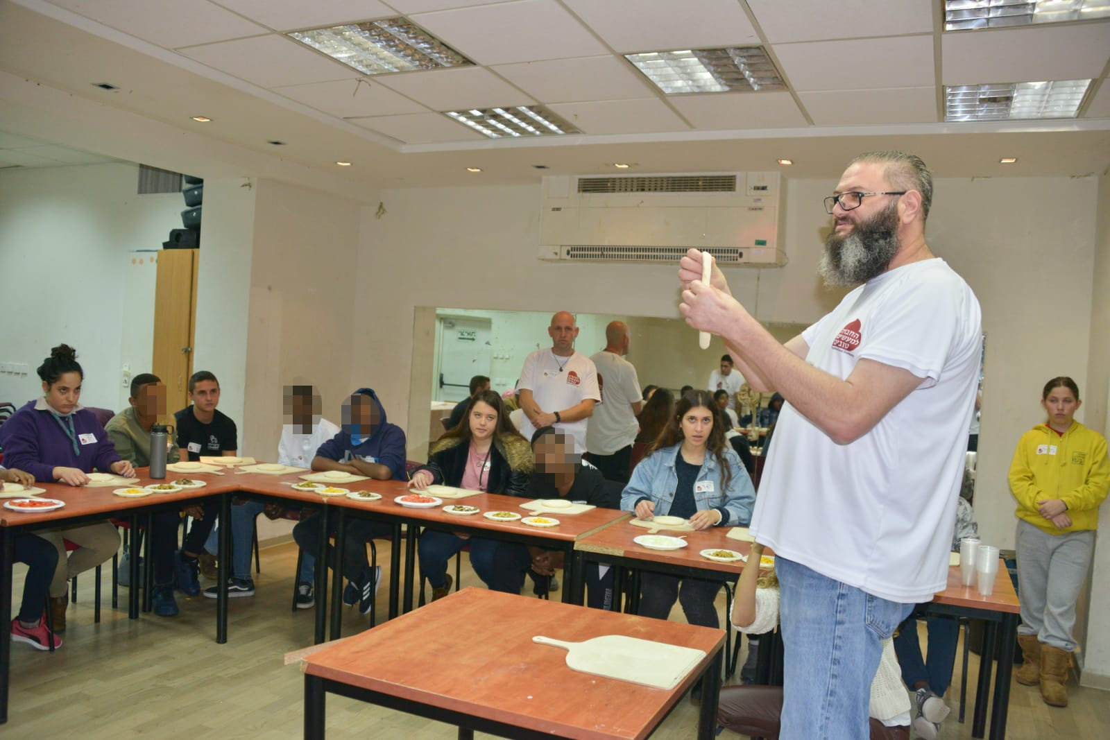 סדנת פיצה במרכז לנוער בסיכון