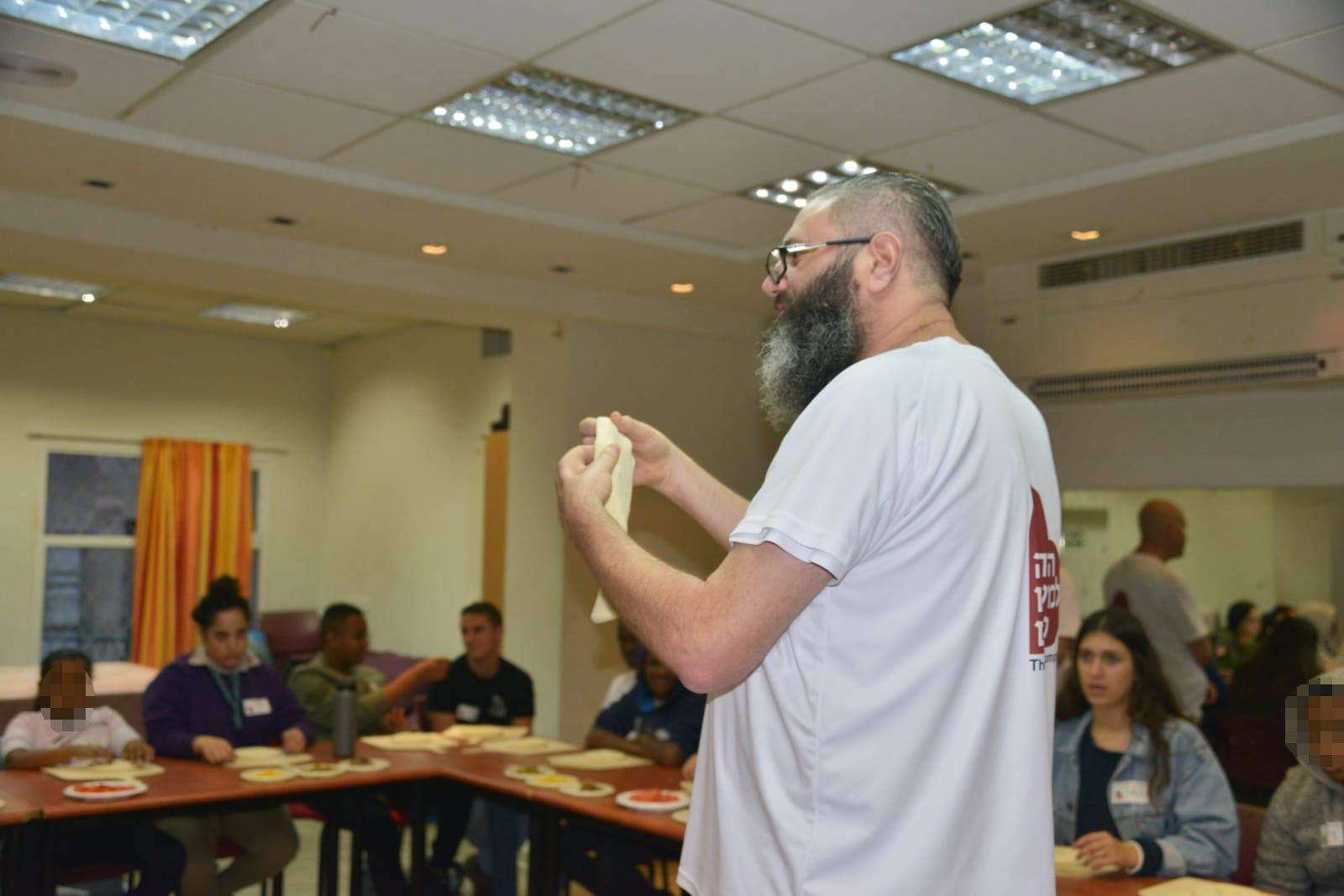 סדנת פיצה במרכז לנוער בסיכון