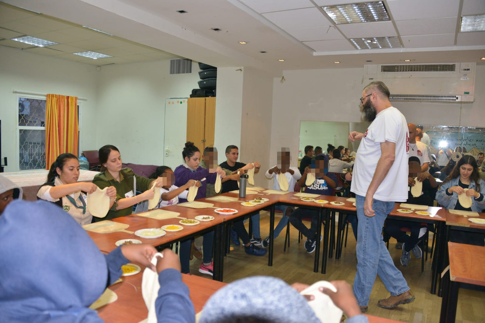 סדנת פיצה במרכז לנוער בסיכון