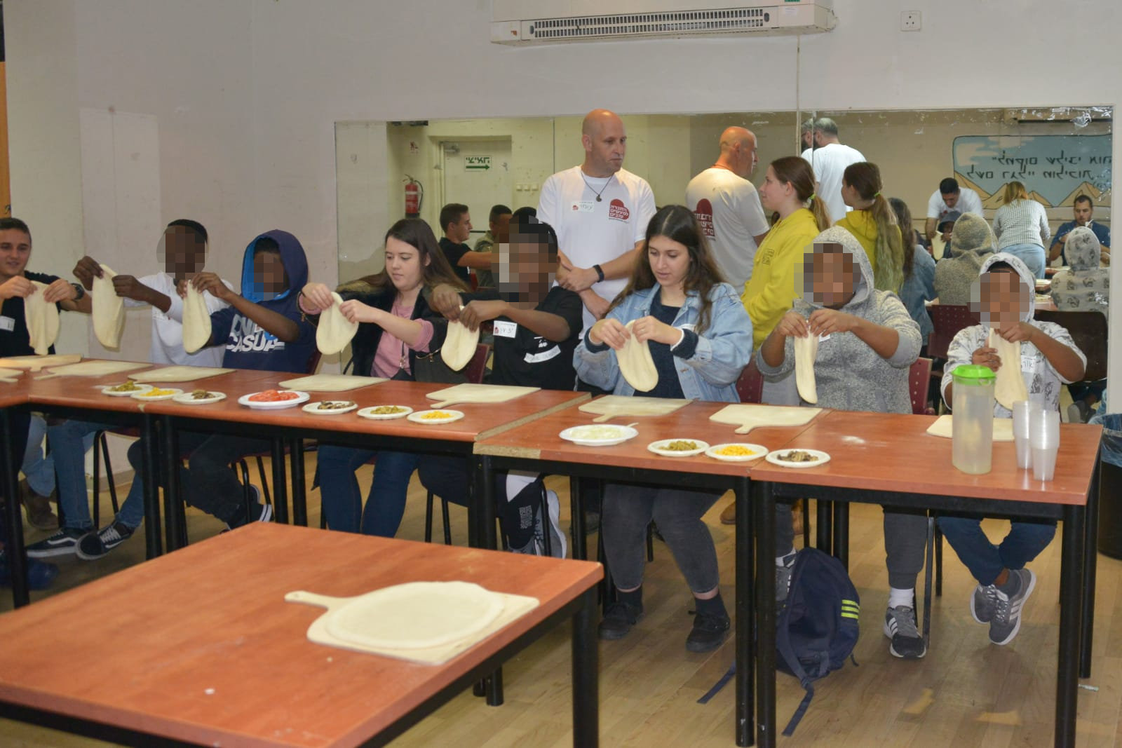 סדנת פיצה במרכז לנוער בסיכון