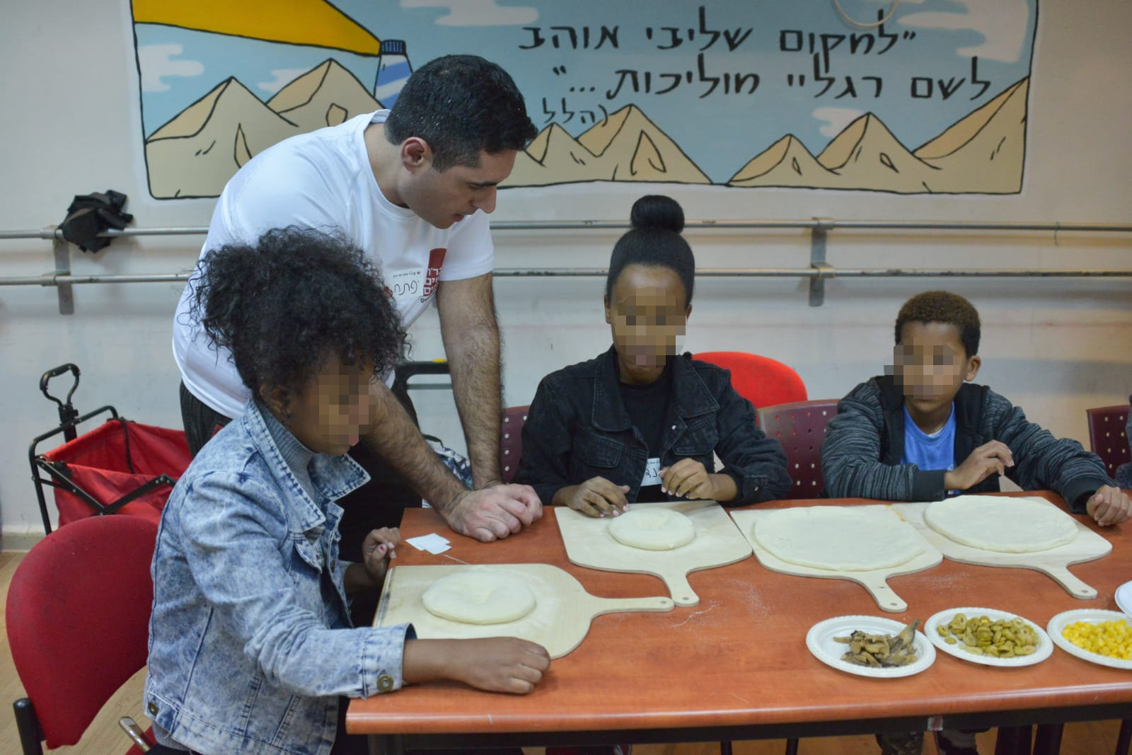 סדנת פיצה במרכז לנוער בסיכון