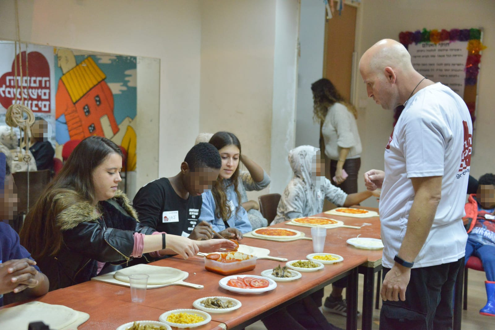 סדנת פיצה במרכז לנוער בסיכון