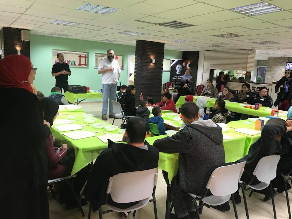 סדנת פיצה במרכז לשילוב בעלי מוגבלויות