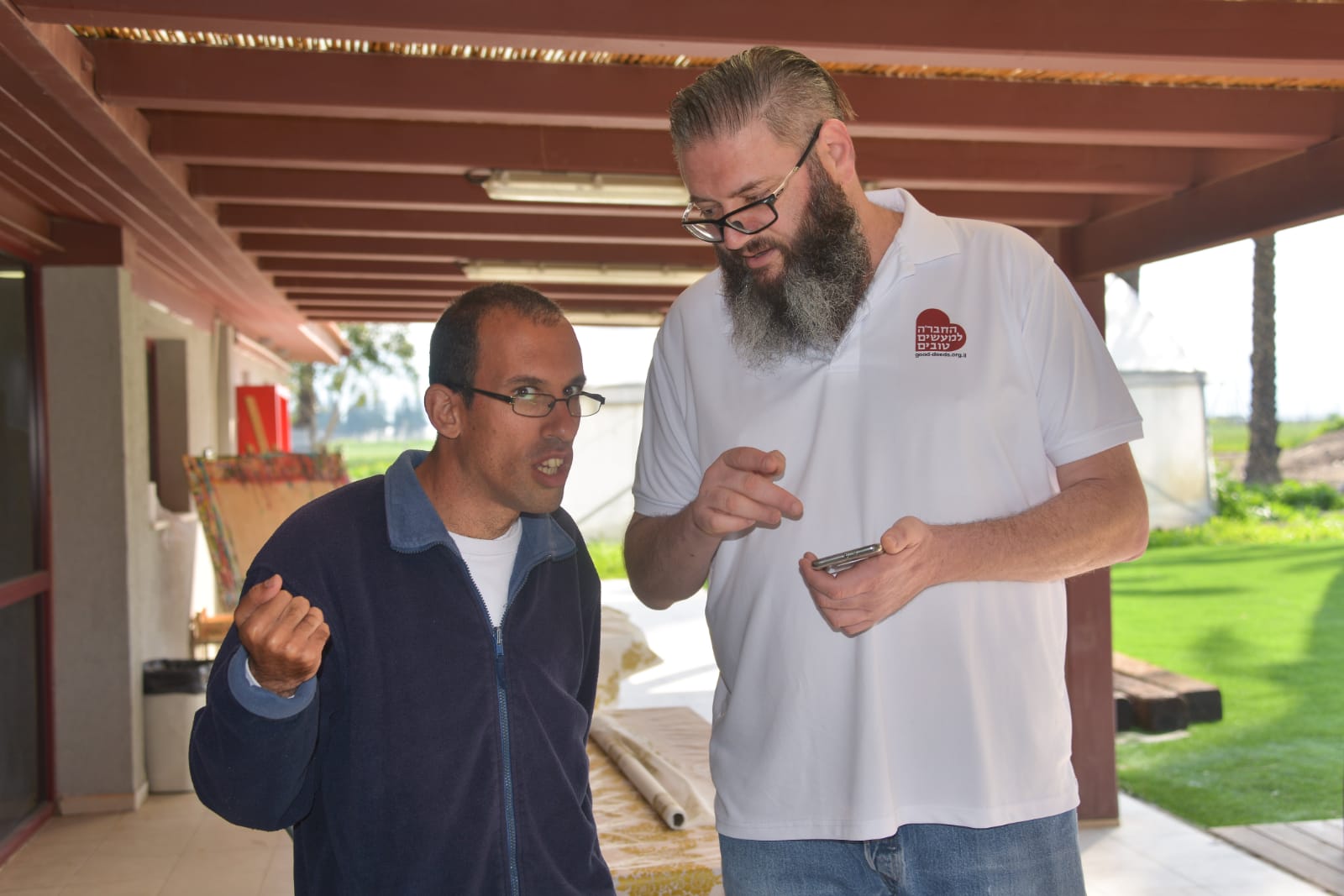 ארוחת המבורגרים במכללה לכישורי חיים