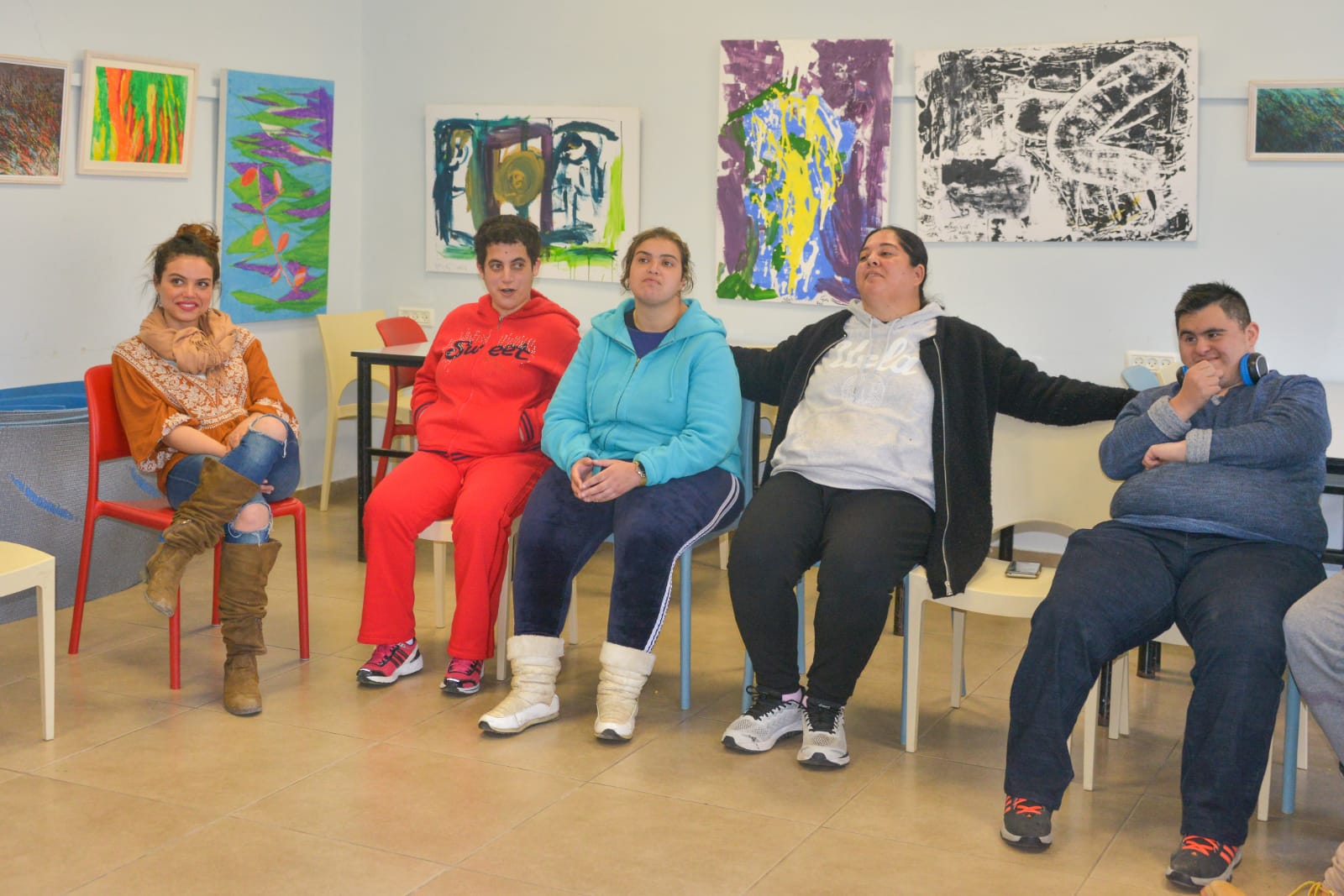 ארוחת המבורגרים במכללה לכישורי חיים