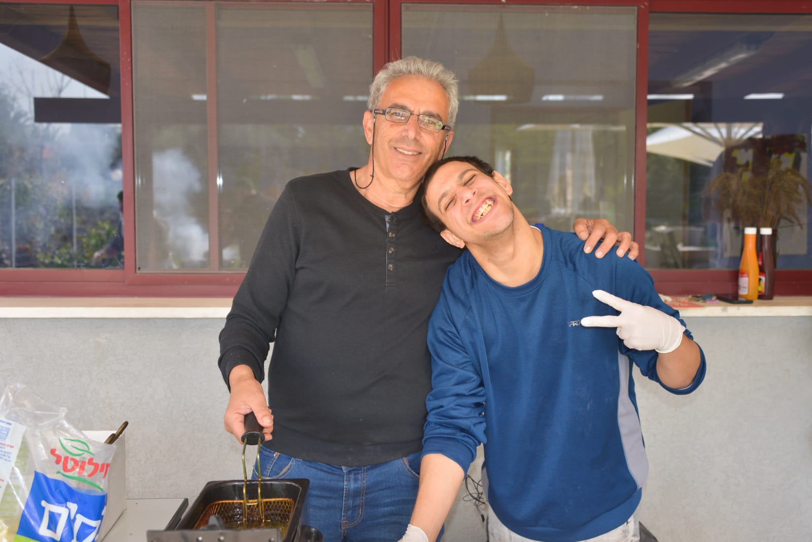 ארוחת המבורגרים במכללה לכישורי חיים