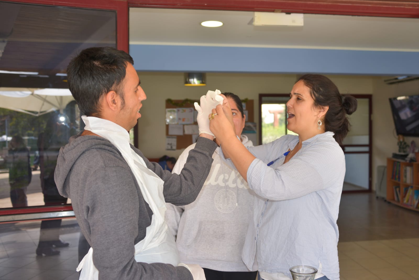 ארוחת המבורגרים במכללה לכישורי חיים