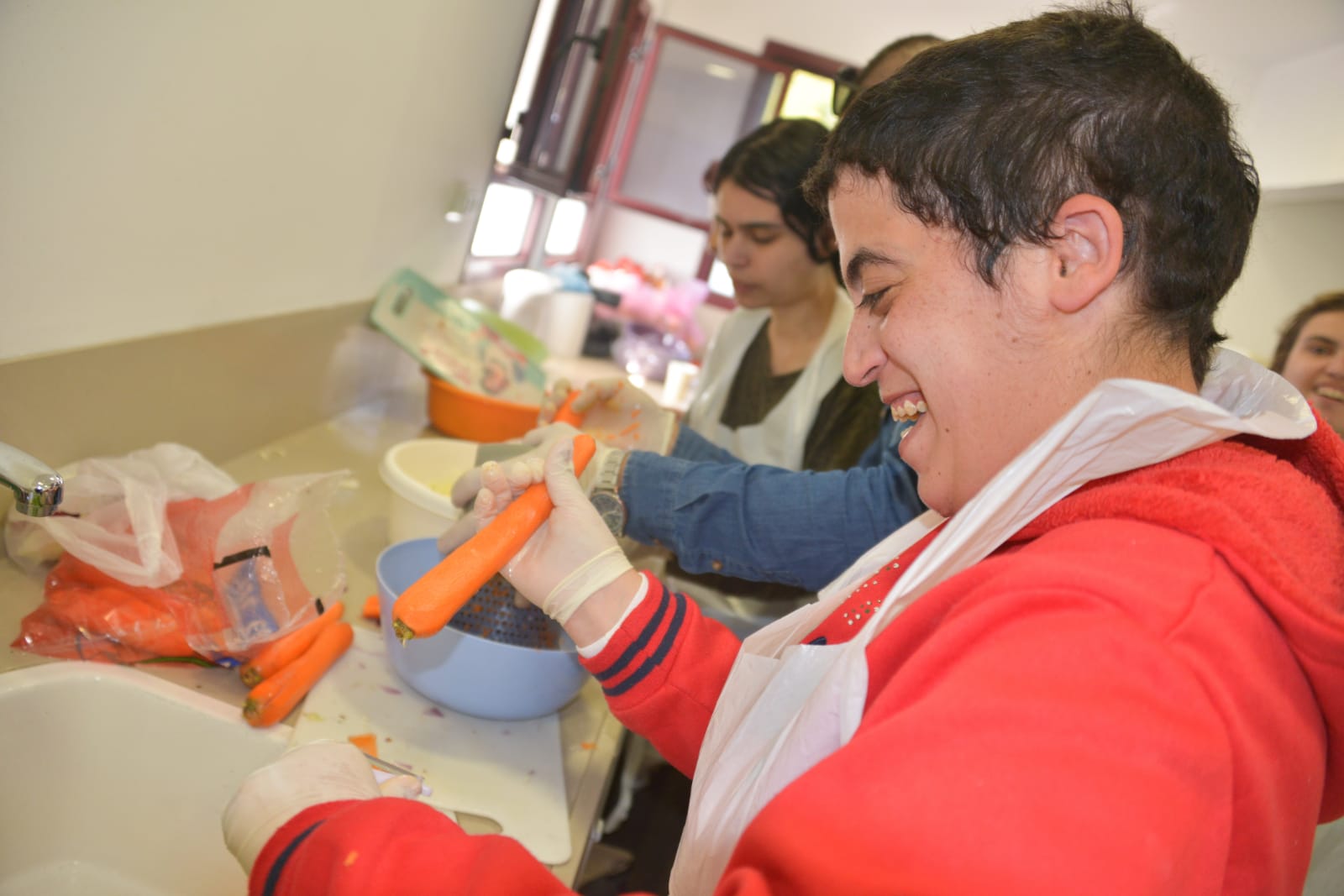 ארוחת המבורגרים במכללה לכישורי חיים