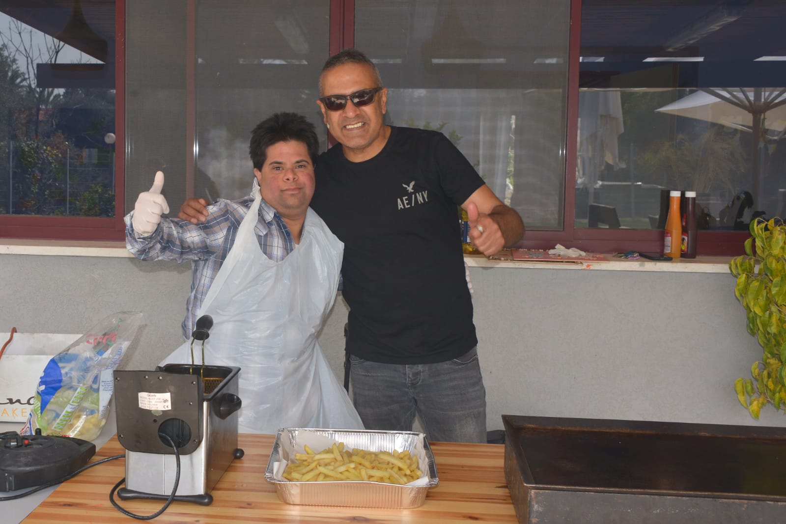 ארוחת המבורגרים במכללה לכישורי חיים