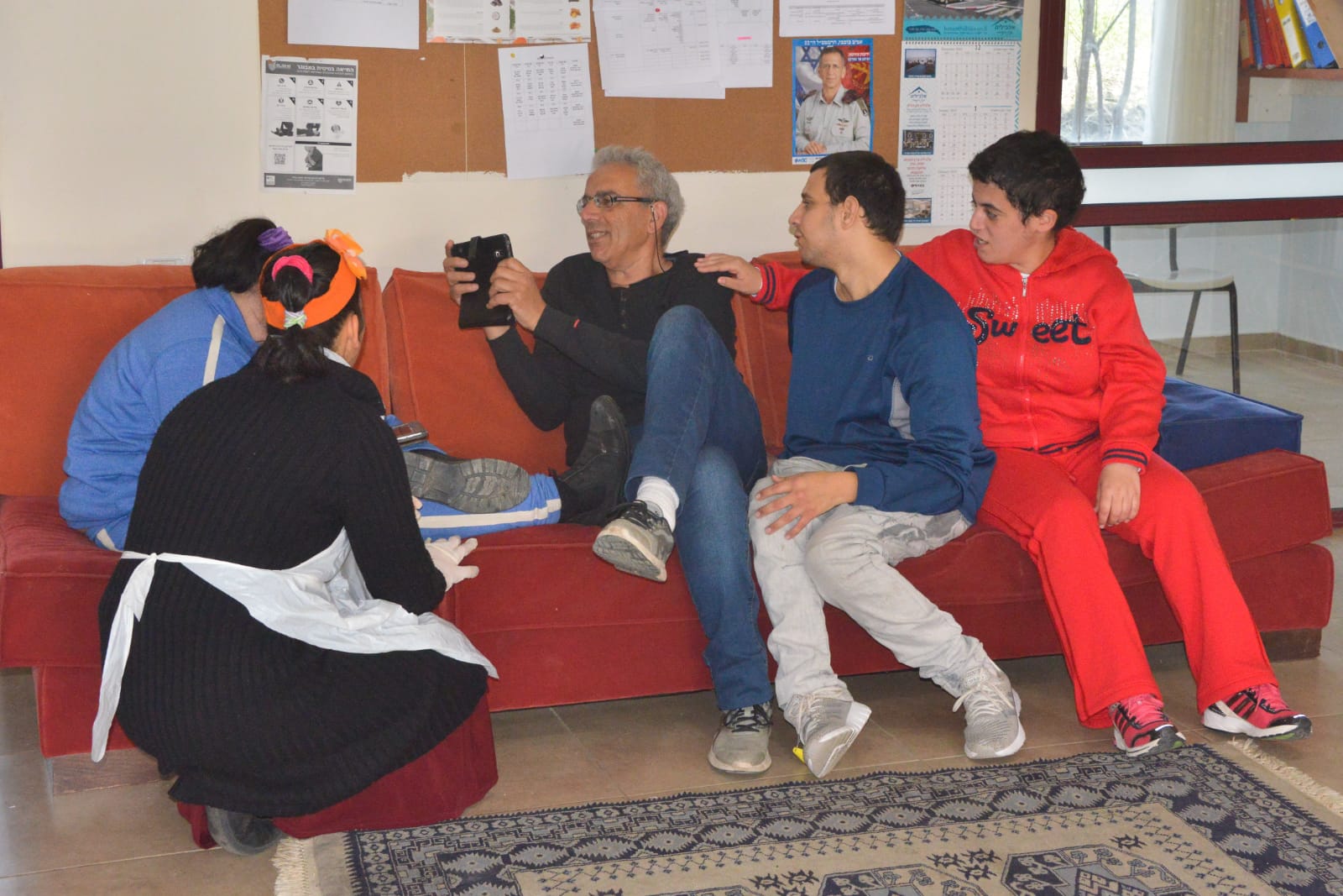 ארוחת המבורגרים במכללה לכישורי חיים