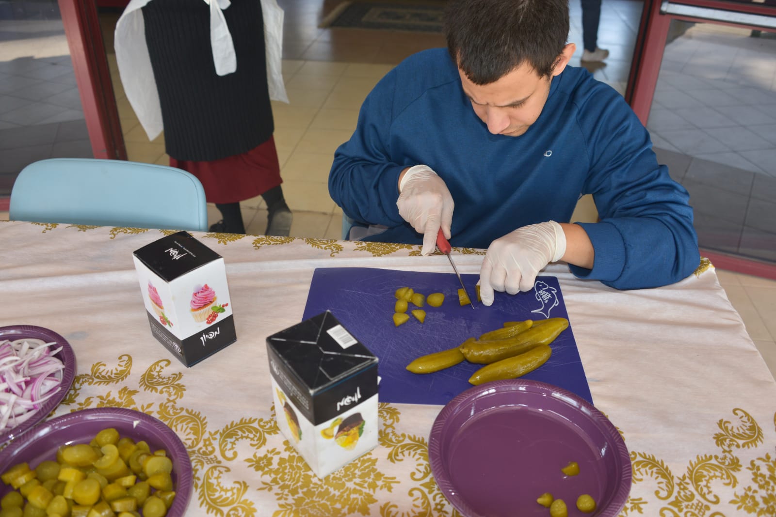 ארוחת המבורגרים במכללה לכישורי חיים