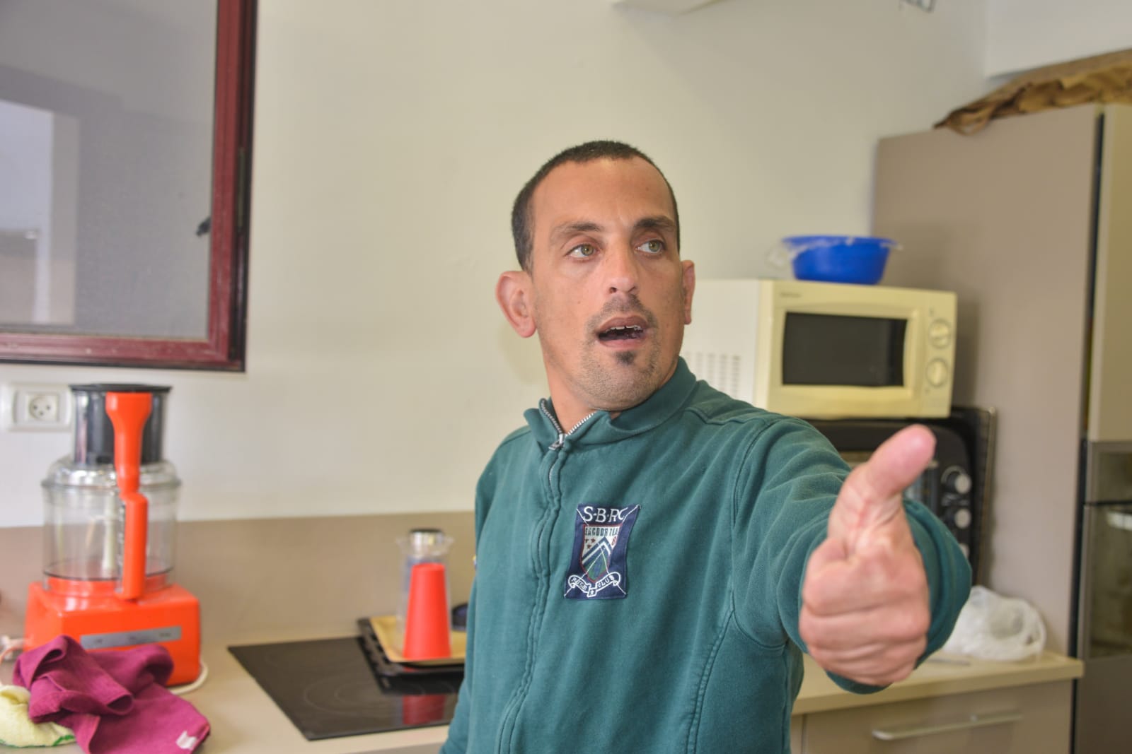 ארוחת המבורגרים במכללה לכישורי חיים