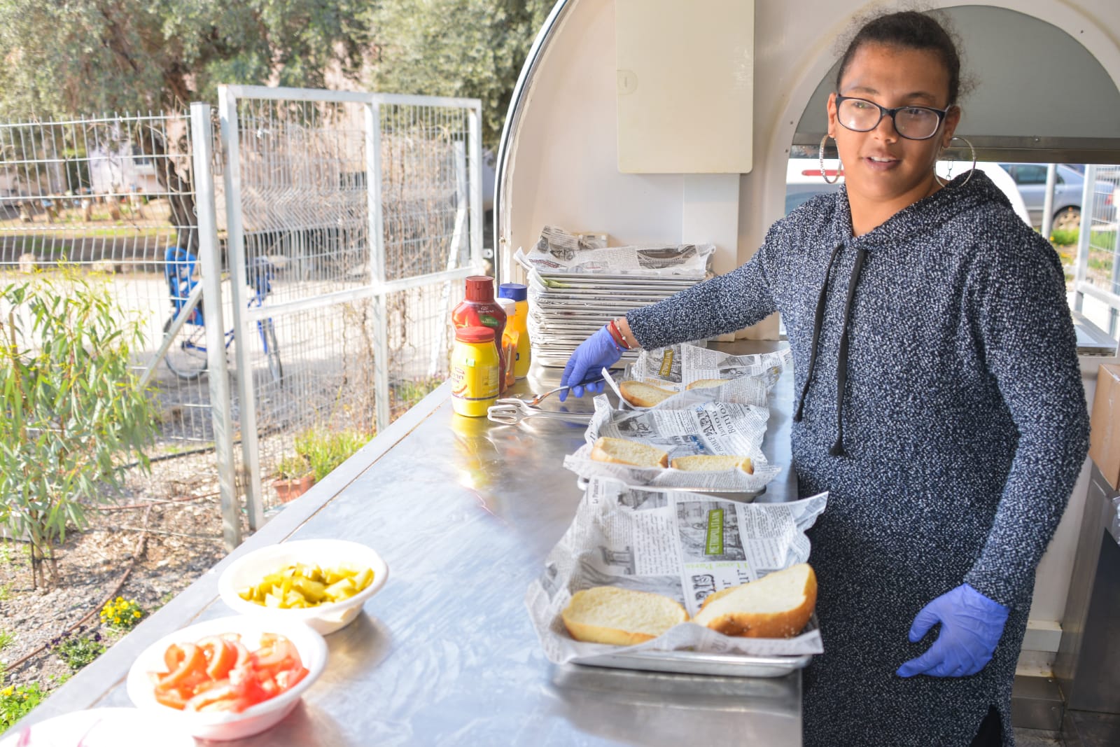ארוחת המבורגרים במכללה לכישורי חיים