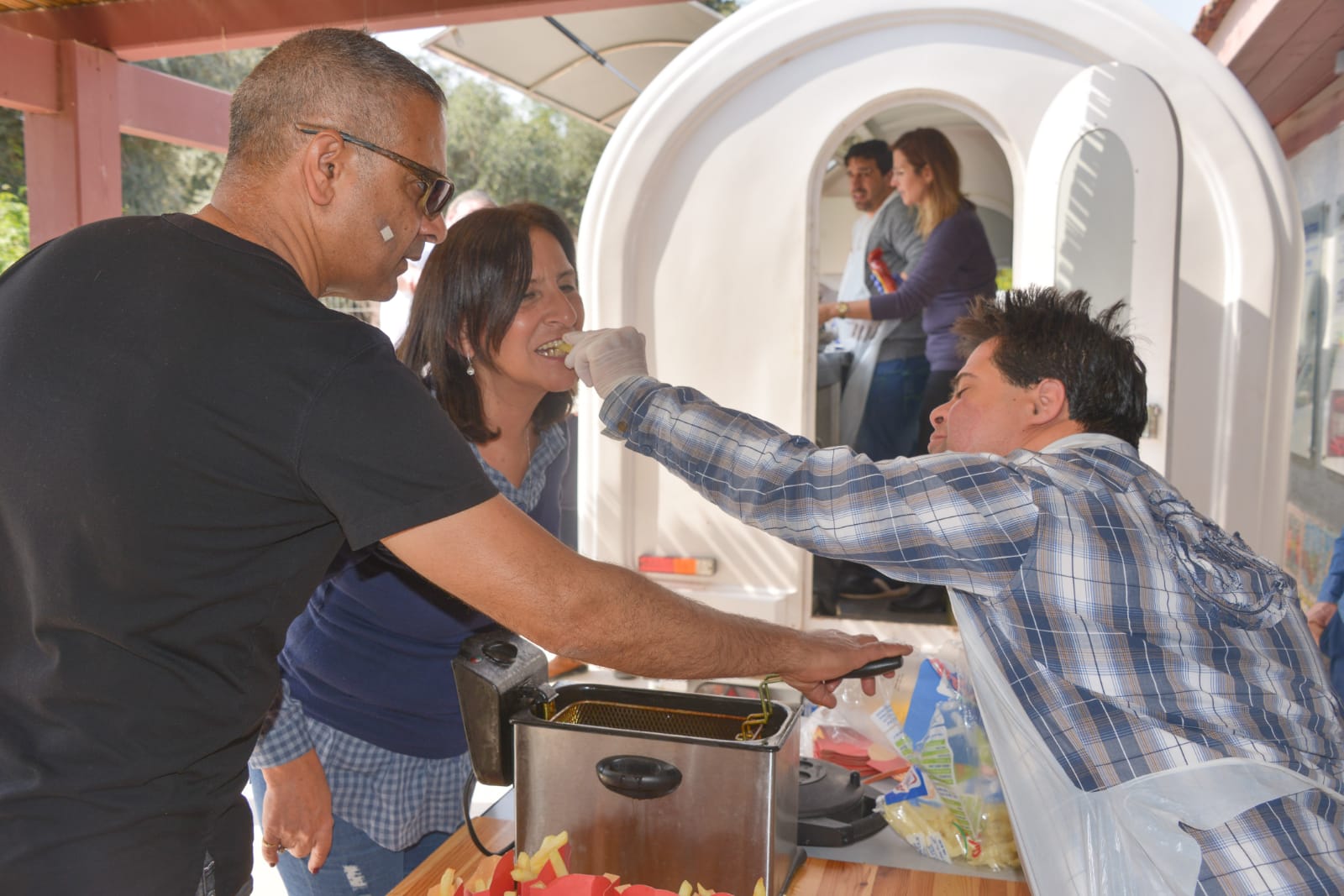ארוחת המבורגרים במכללה לכישורי חיים