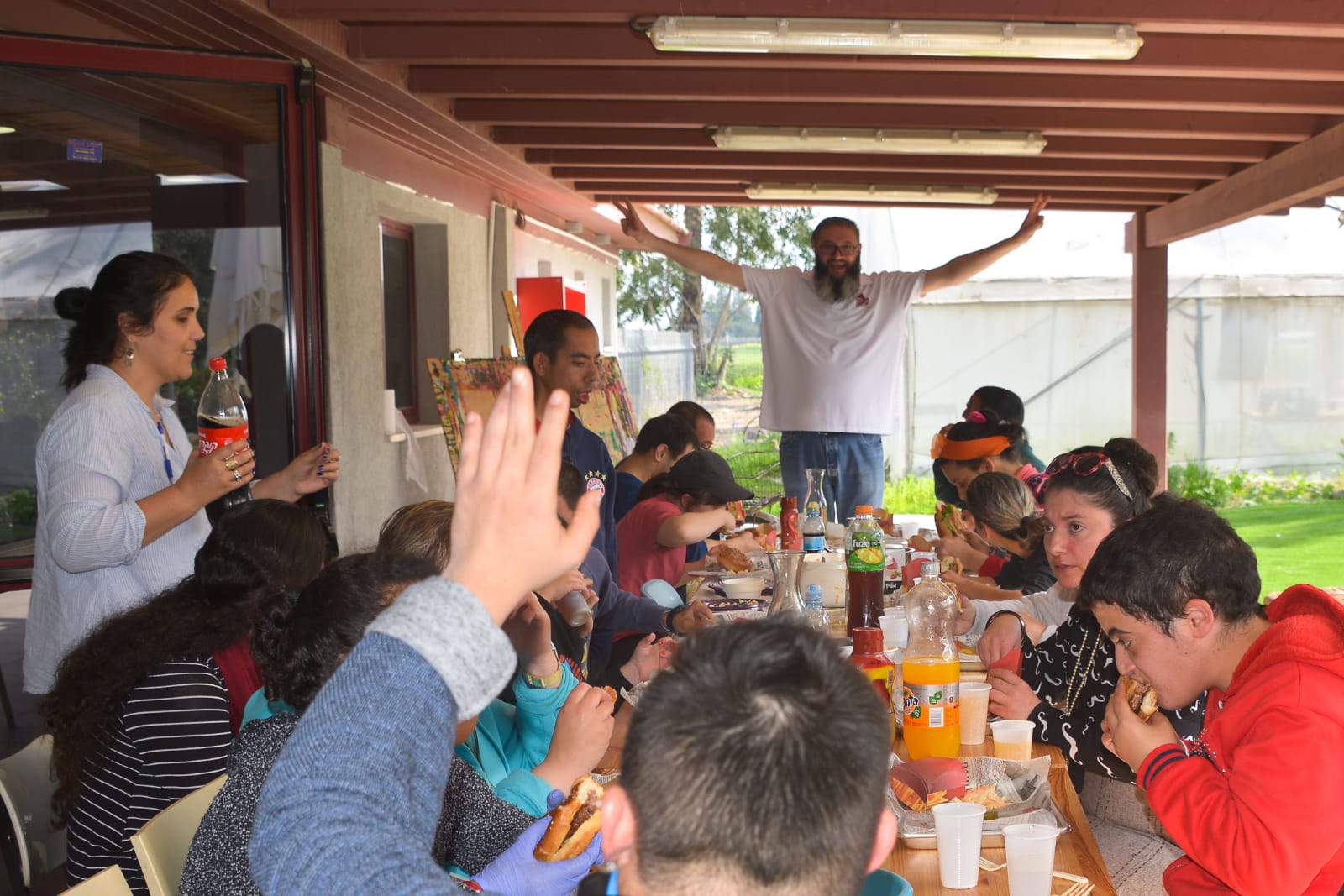 ארוחת המבורגרים במכללה לכישורי חיים