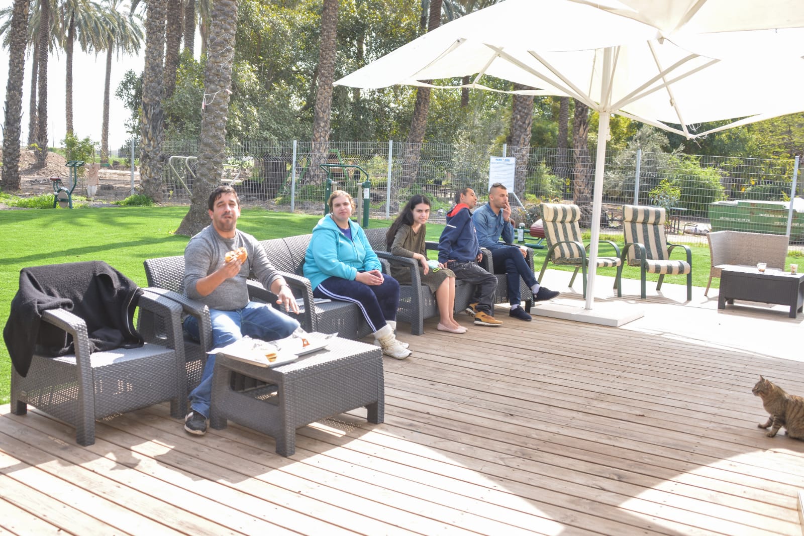 ארוחת המבורגרים במכללה לכישורי חיים