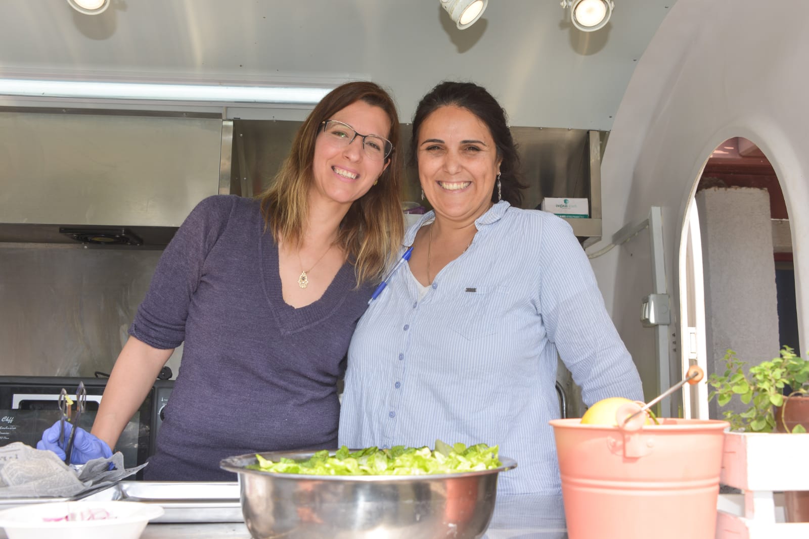 ארוחת המבורגרים במכללה לכישורי חיים