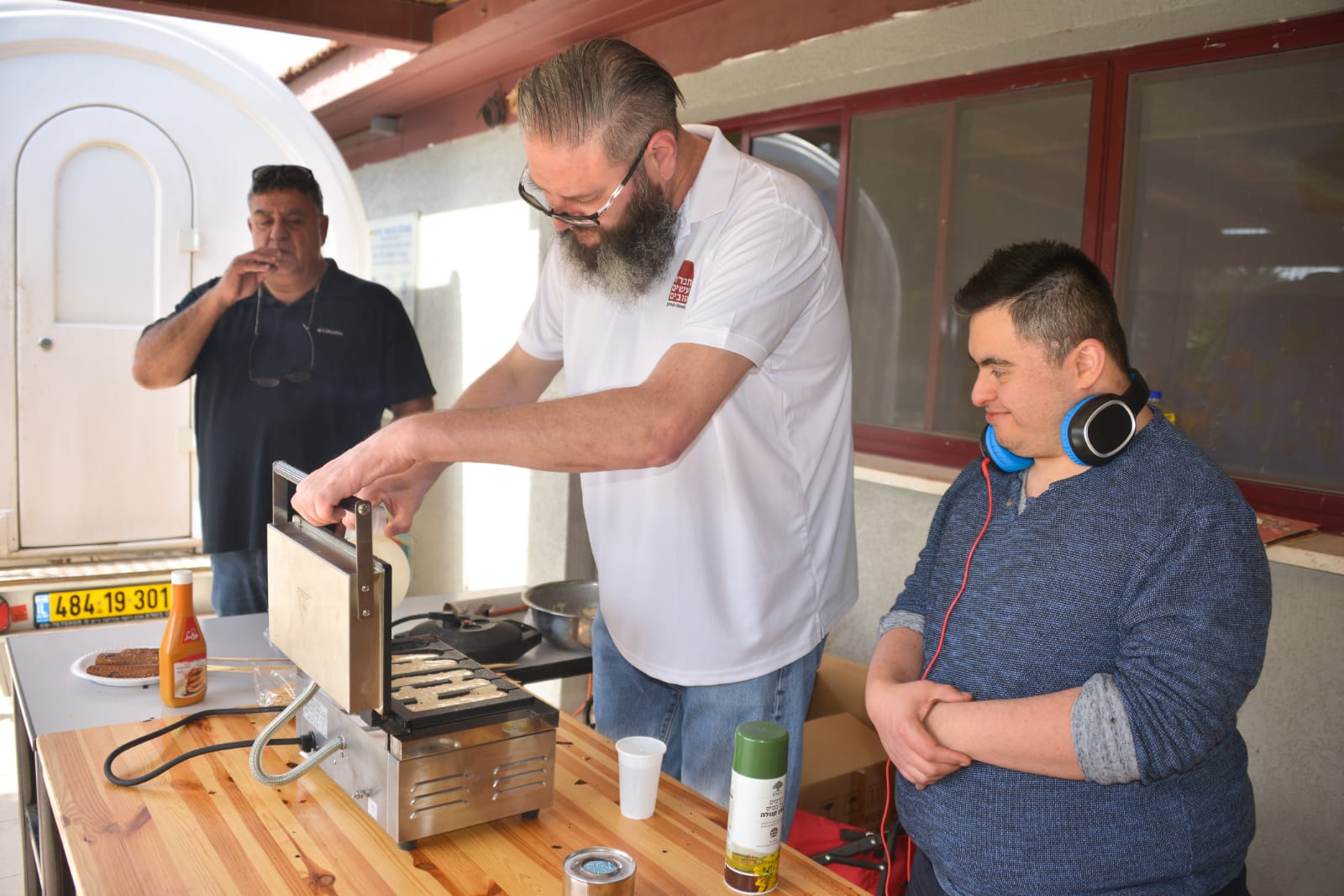 ארוחת המבורגרים במכללה לכישורי חיים