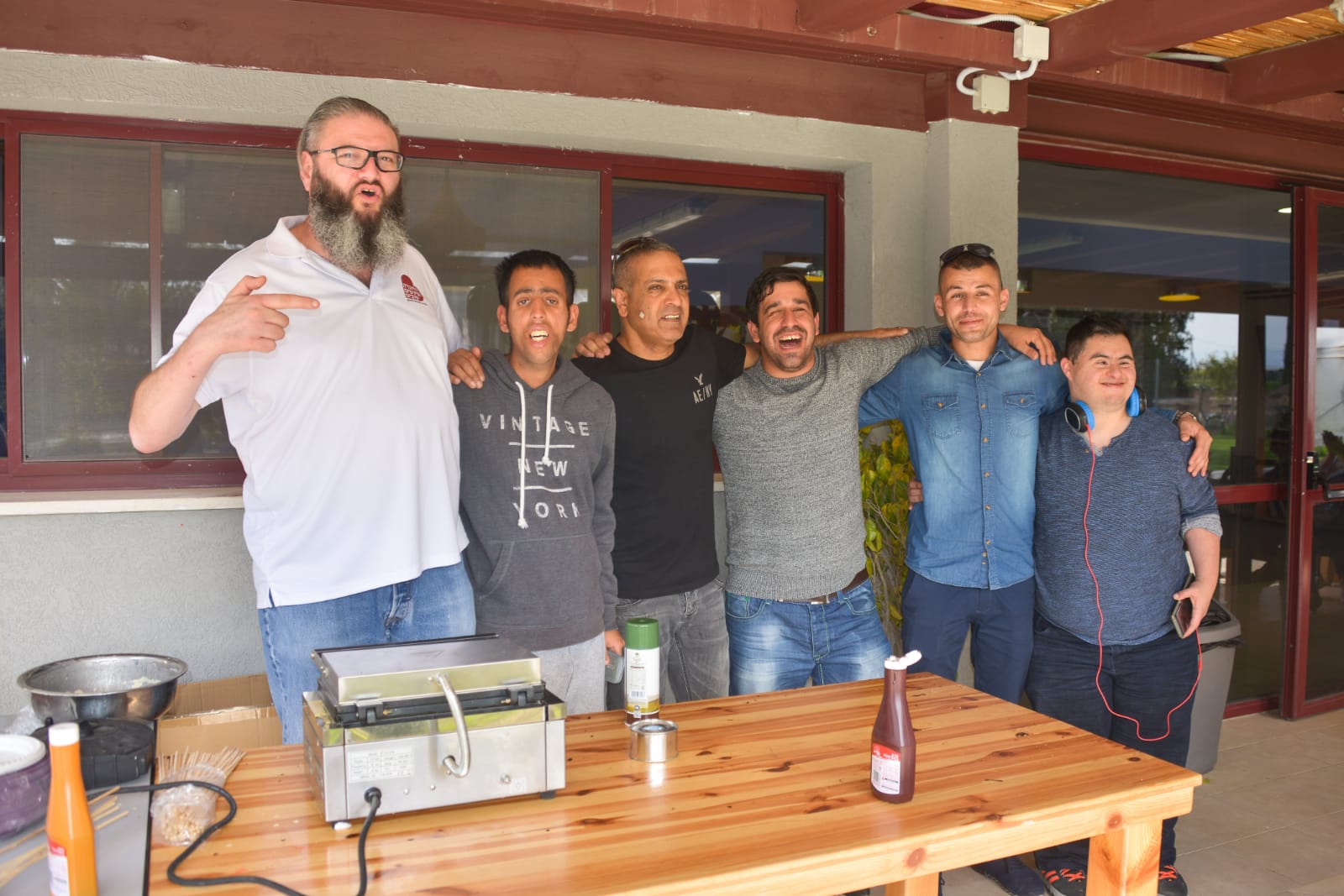 ארוחת המבורגרים במכללה לכישורי חיים