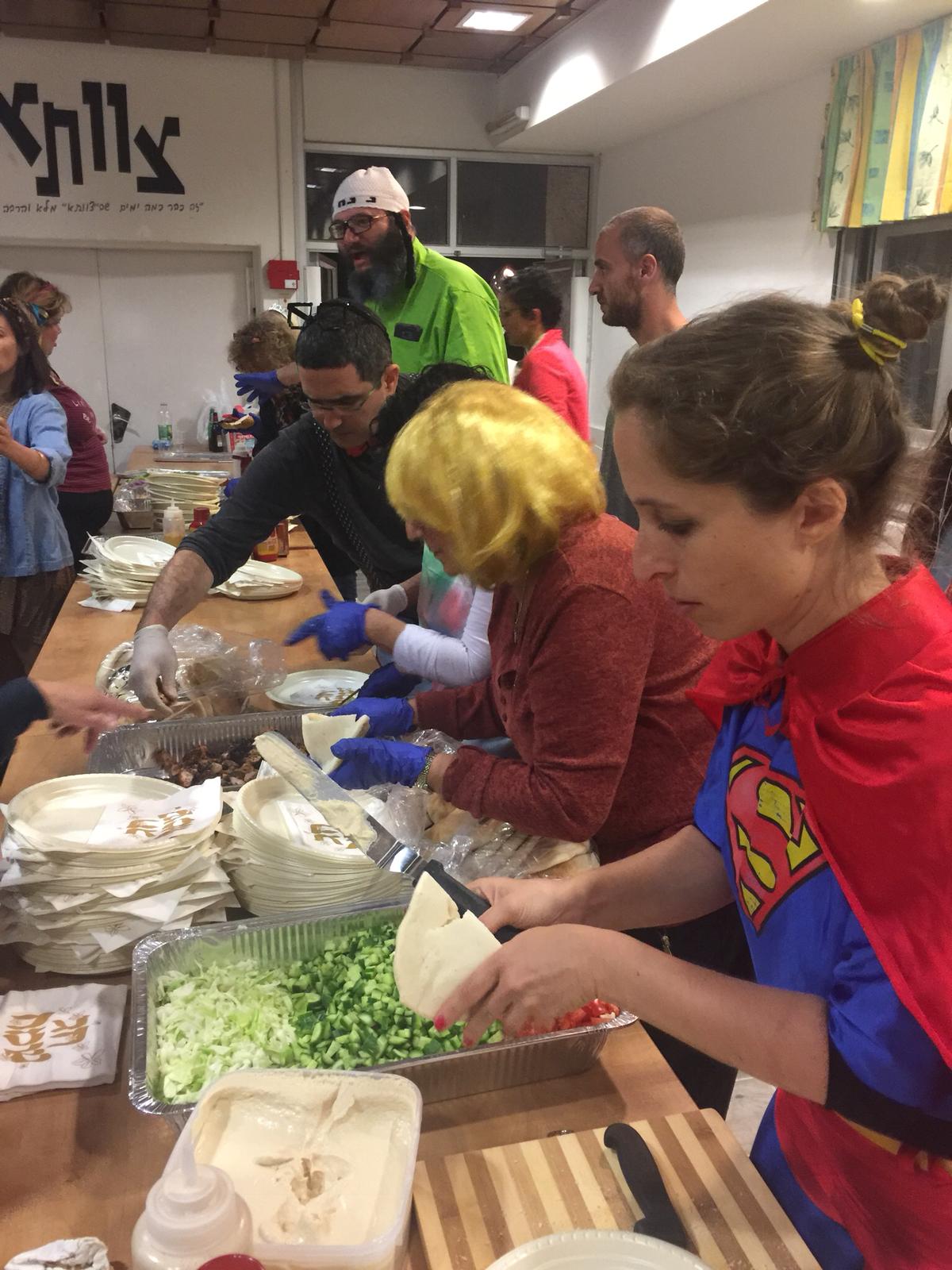 מסיבת פורים בהוסטל לצעירים אוטיסטים