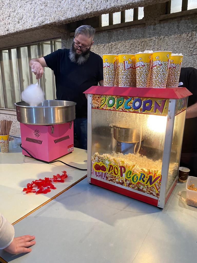 מסיבת עצמאות במחלקת הנוער הסגורה