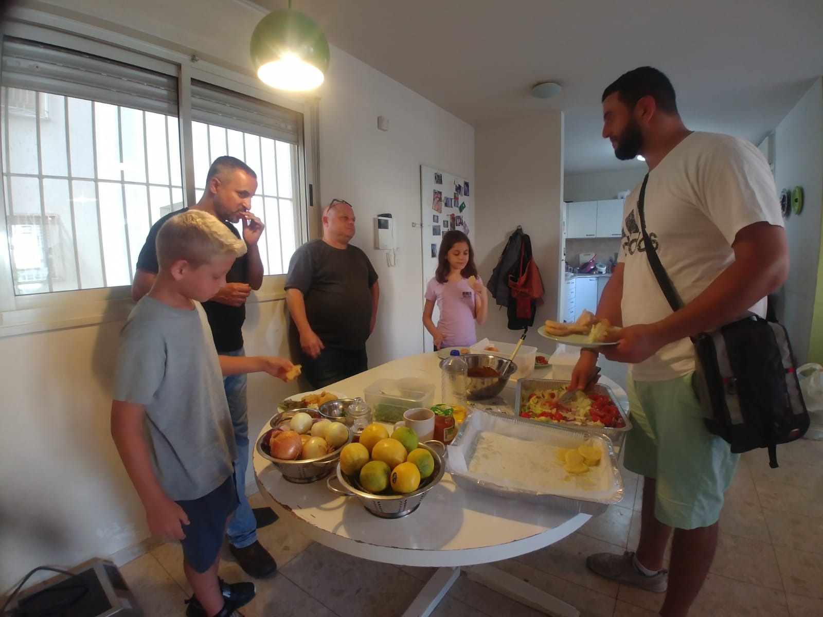 ילדי פרוייקט כפתור והשף איל לביא