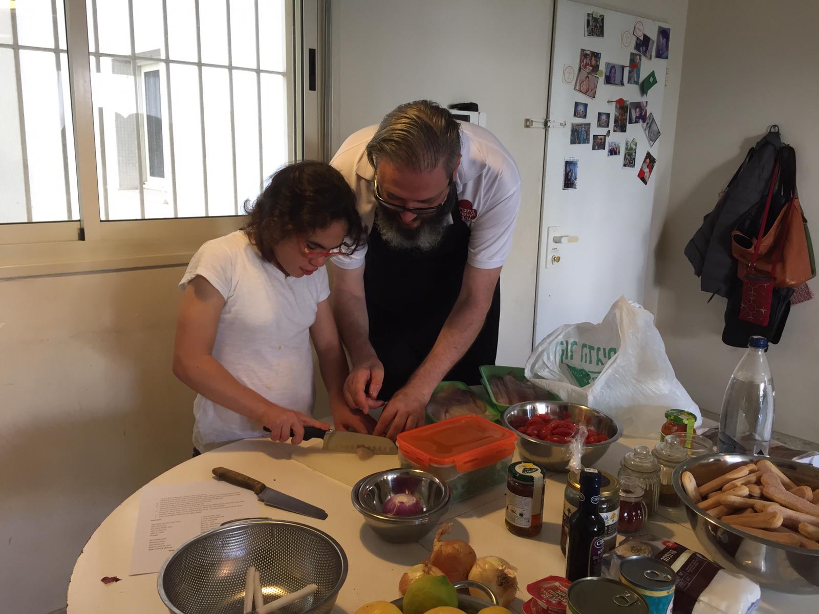 ילדי פרוייקט כפתור והשף איל לביא