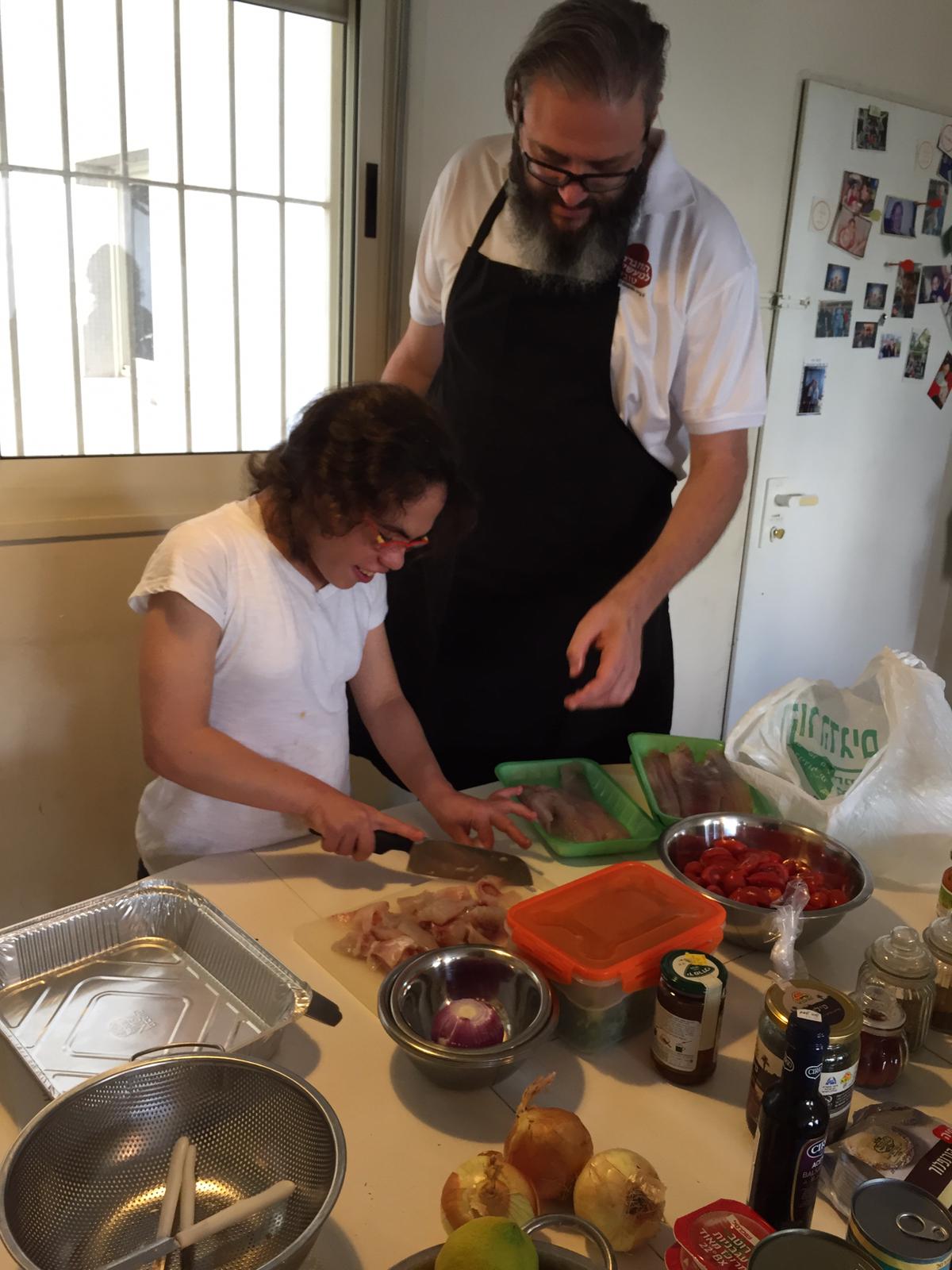 ילדי פרוייקט כפתור והשף איל לביא