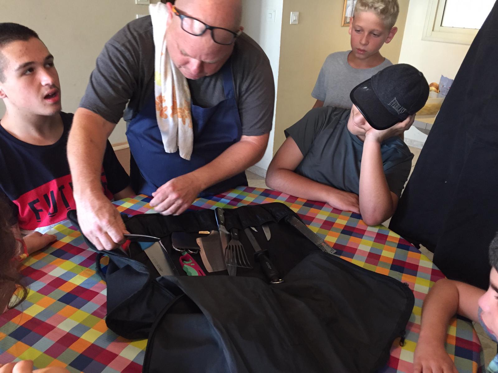 ילדי פרוייקט כפתור והשף איל לביא