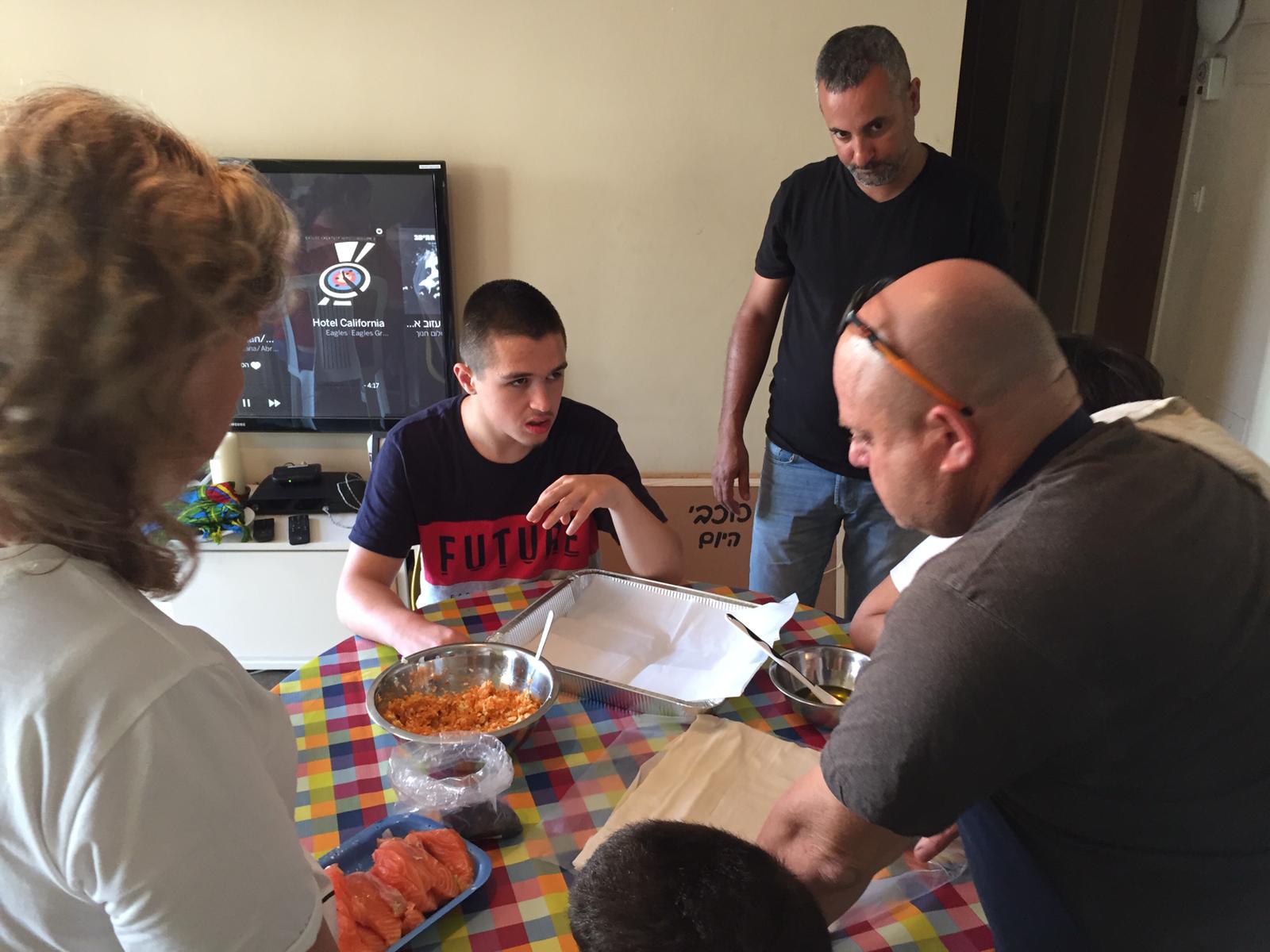 ילדי פרוייקט כפתור והשף איל לביא