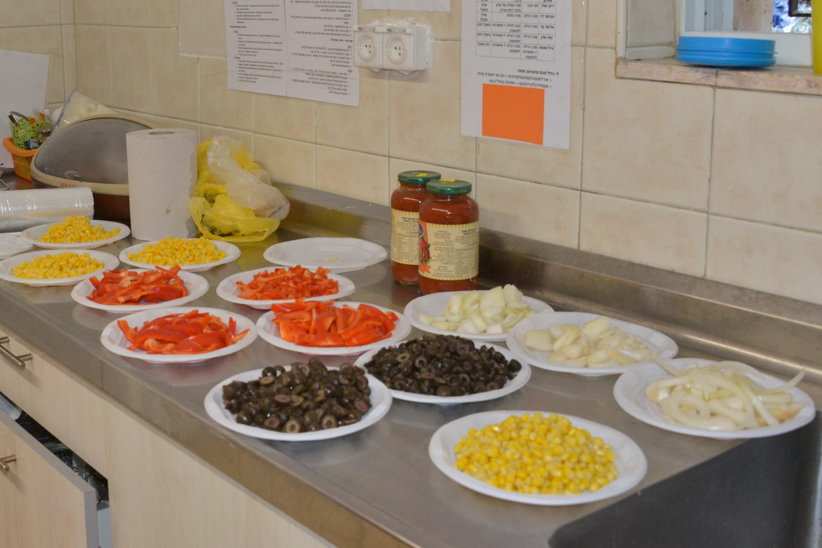 סדנת פיצה עם בוגרים אוטיסטים בבית אביב