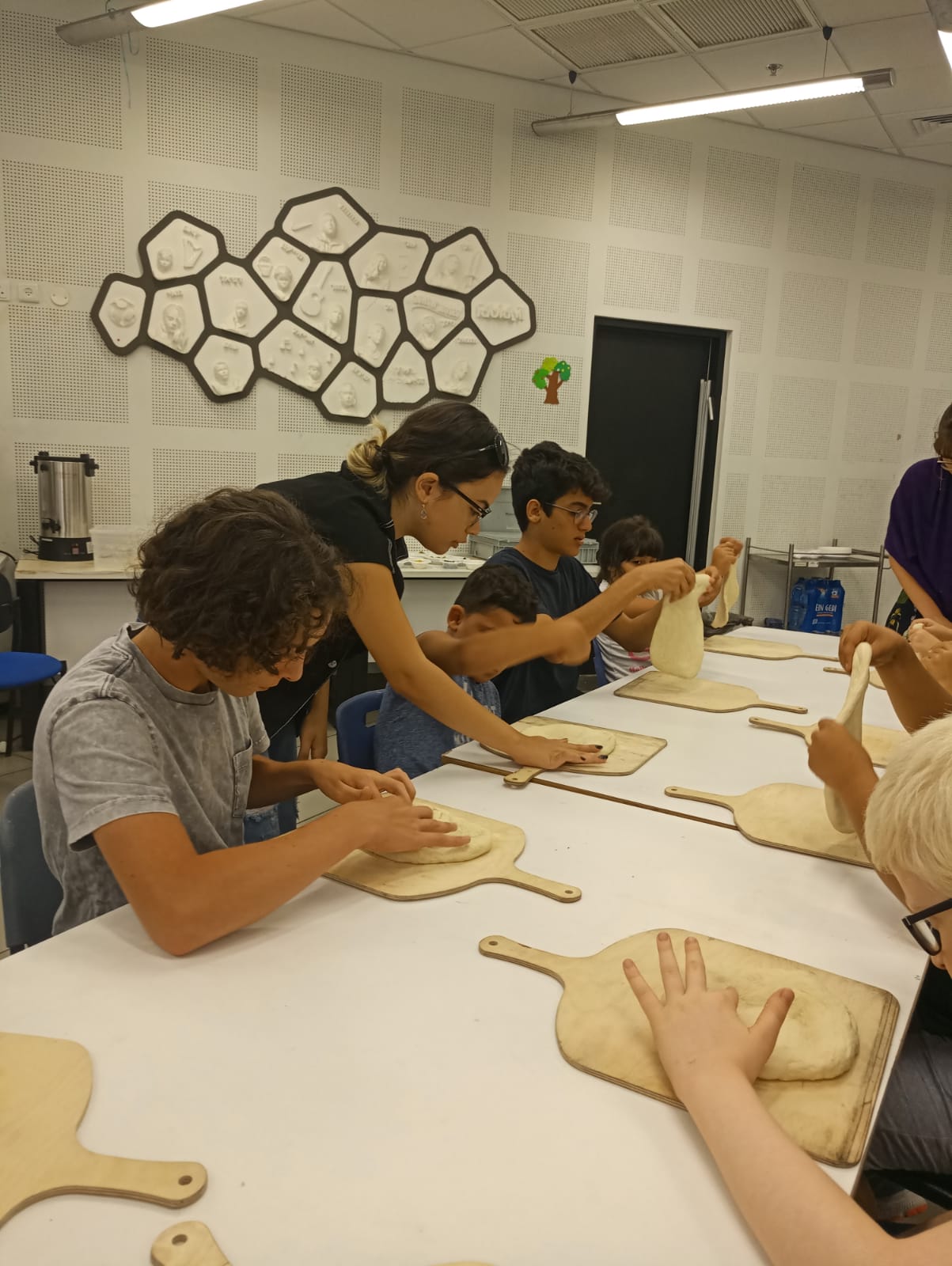 סדנת פיצה עם ילדים עיוורים בת"א