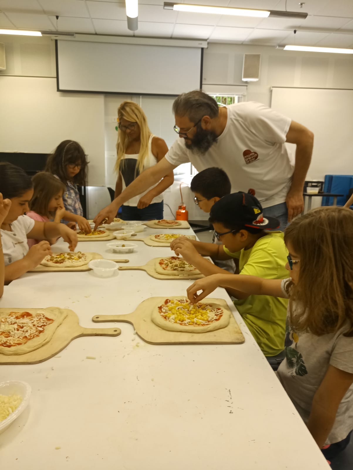 סדנת פיצה עם ילדים עיוורים בת"א