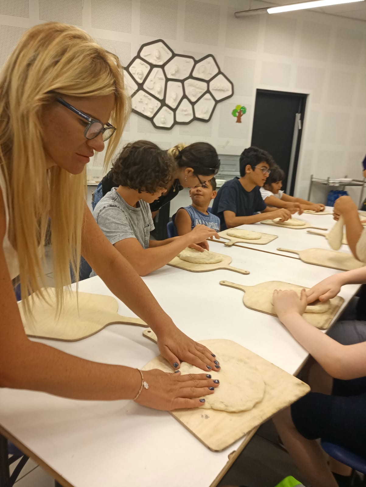 סדנת פיצה עם ילדים עיוורים בת"א