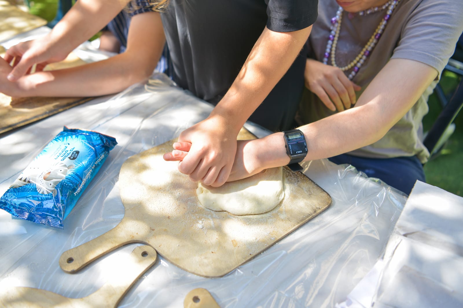 סדנת פיצה למתמודדים עם שילוב מוגבלויות: עיוורון, מוגבלות שכלית ופיזית ולקויות תקשורת.