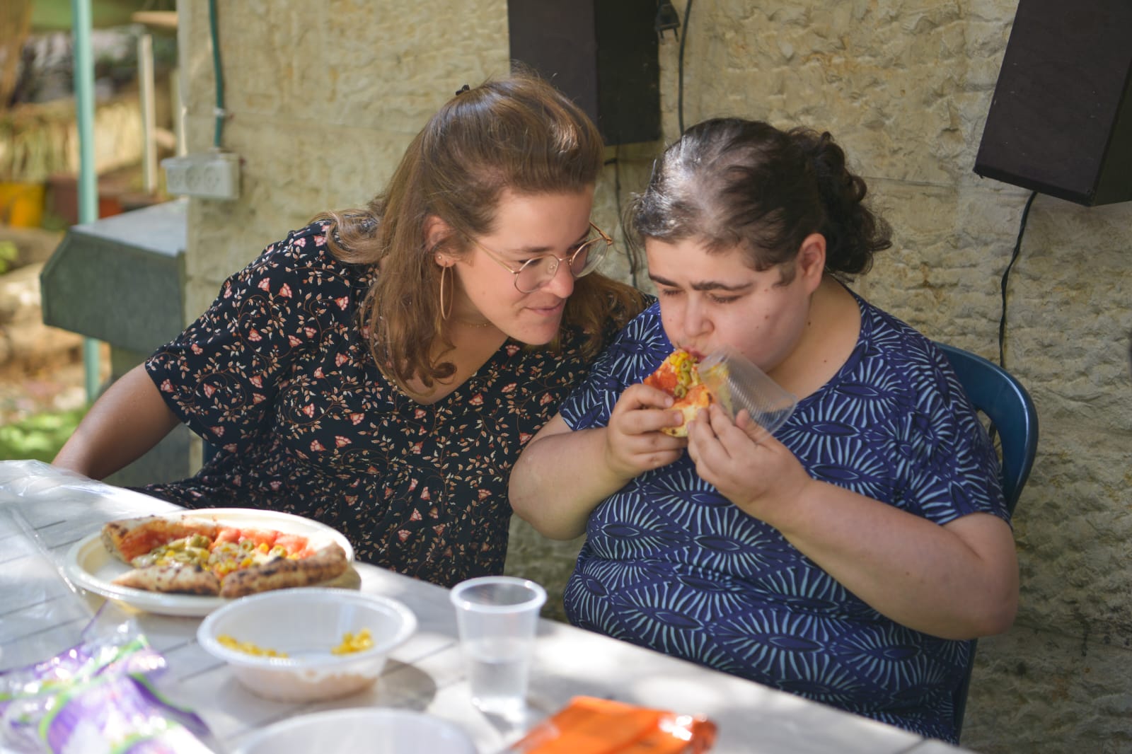 סדנת פיצה למתמודדים עם שילוב מוגבלויות: עיוורון, מוגבלות שכלית ופיזית ולקויות תקשורת.