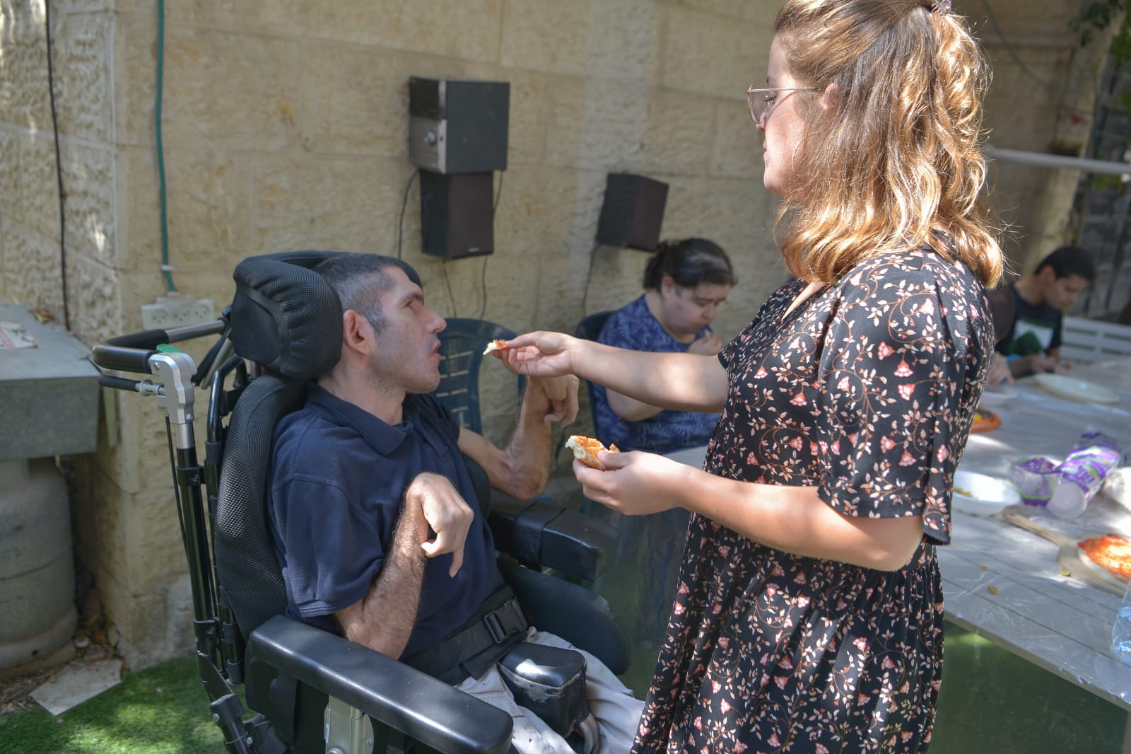 סדנת פיצה למתמודדים עם שילוב מוגבלויות: עיוורון, מוגבלות שכלית ופיזית ולקויות תקשורת.