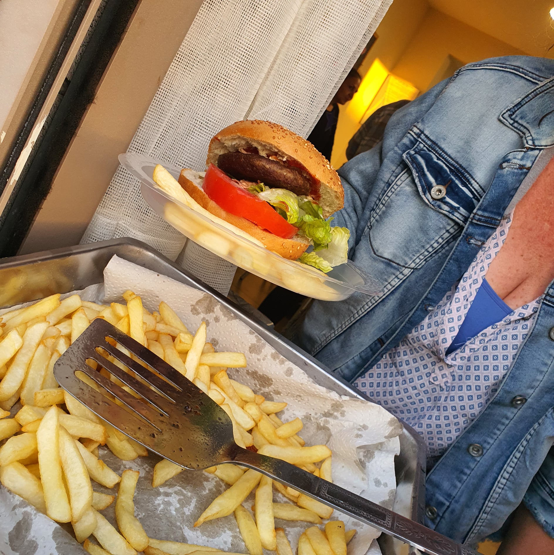 ארוחת צהריים עם עובדי HP בהוסטל למבוגרים