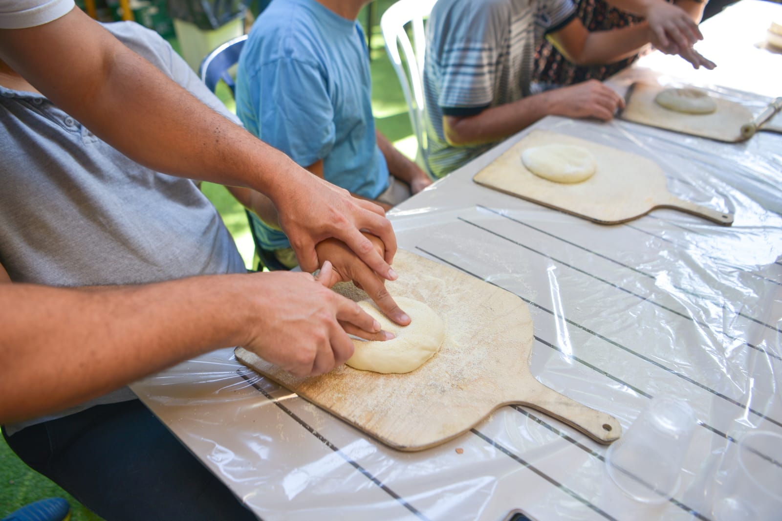 סדנת פיצה למתמודדים עם שילוב מוגבלויות: עיוורון, מוגבלות שכלית ופיזית ולקויות תקשורת.